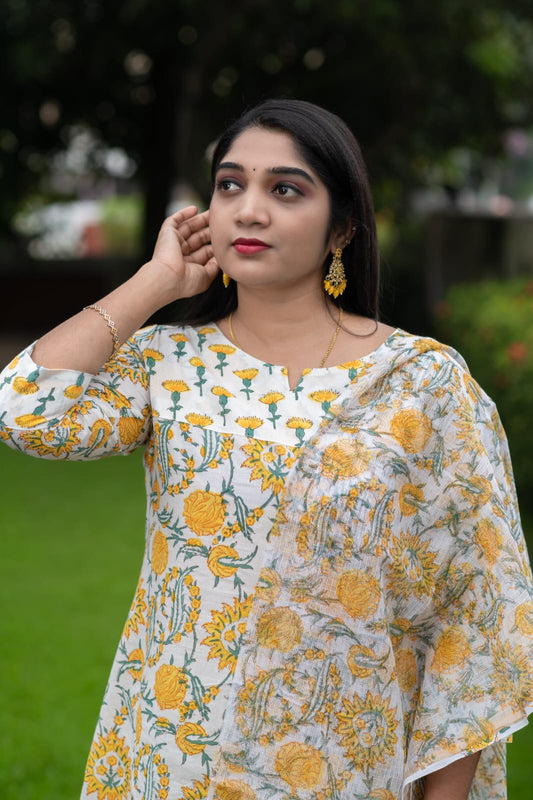 House of Zaira Kurti Set Stock 1