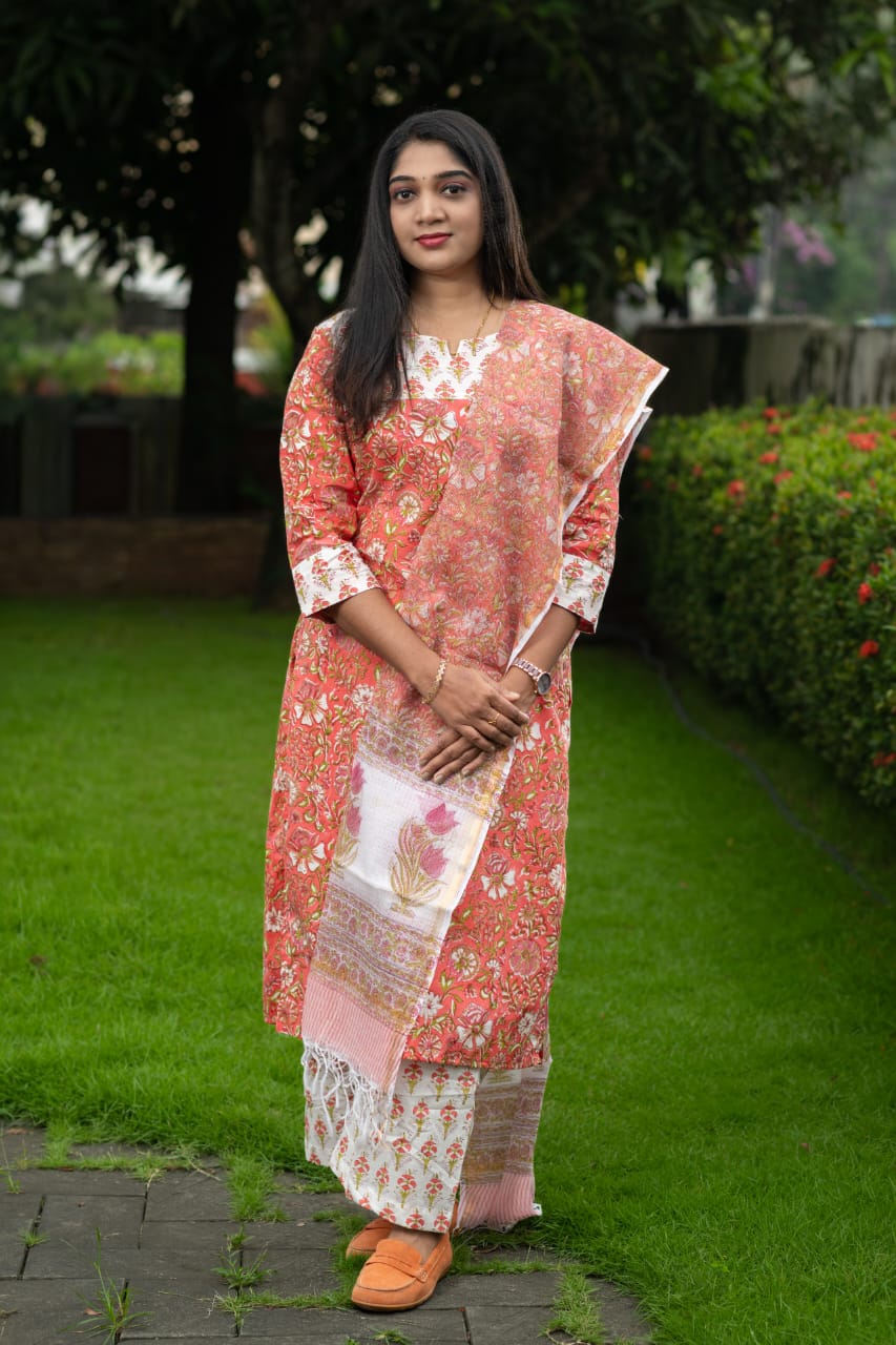 House of Zaira Kurti Set Stock 1