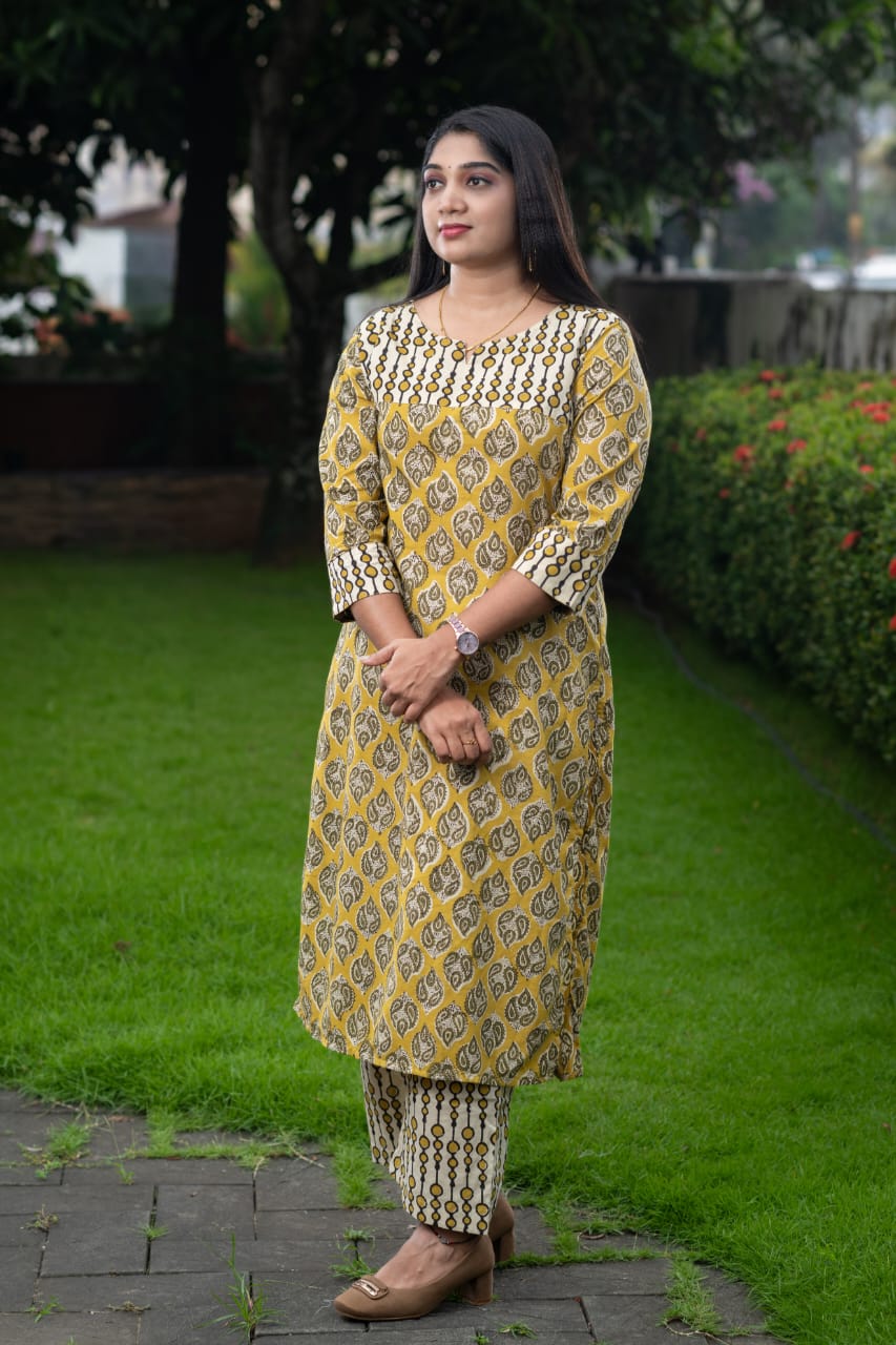 House of Zaira Kurti Set Stock 1