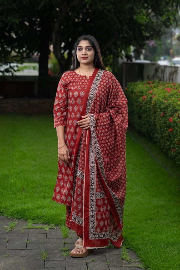 House of Zaira Kurti Set Stock 1