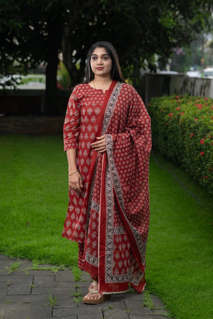 House of Zaira Kurti Set Stock 1